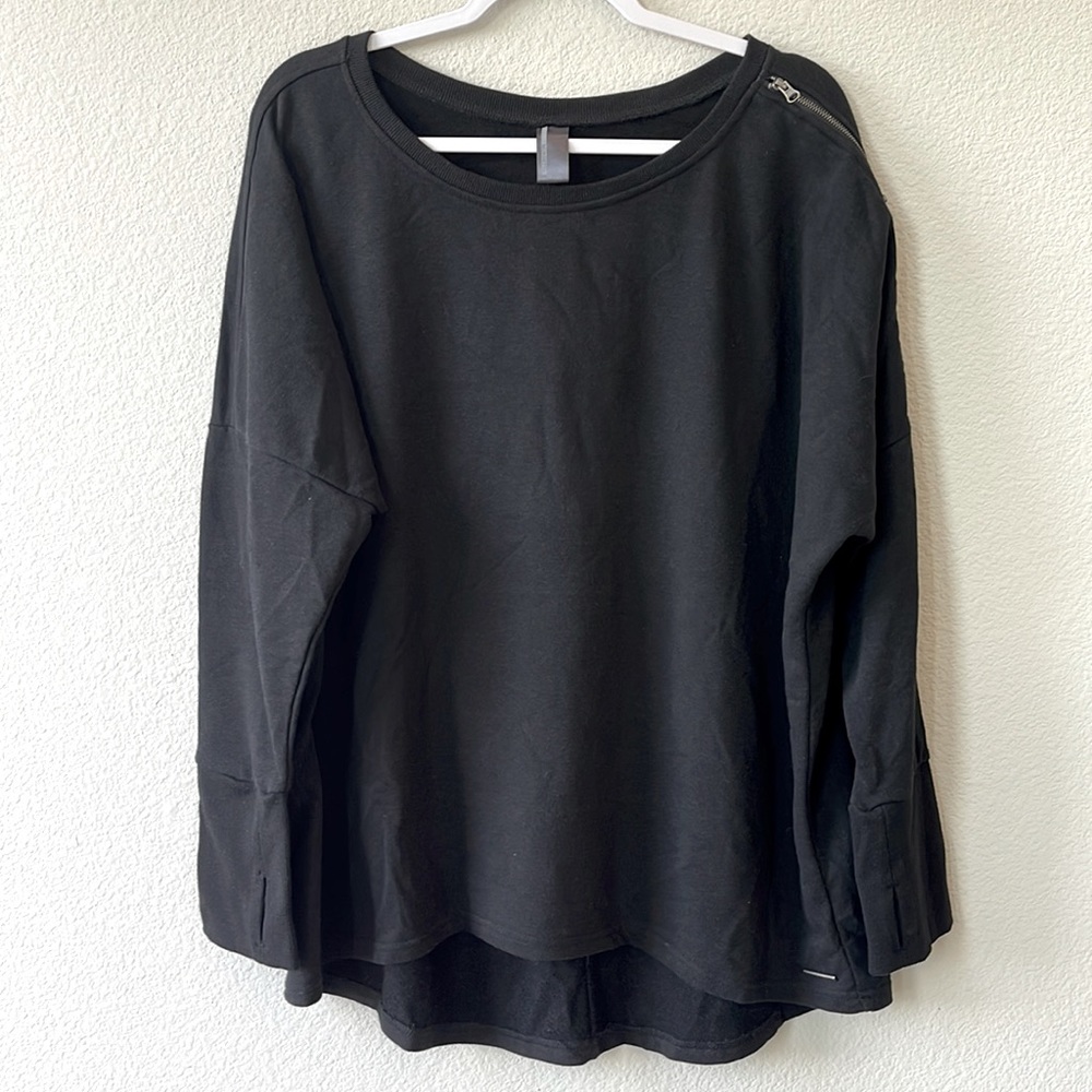 Mondetta Crewneck Sweatshirt with shoulder detail size XL